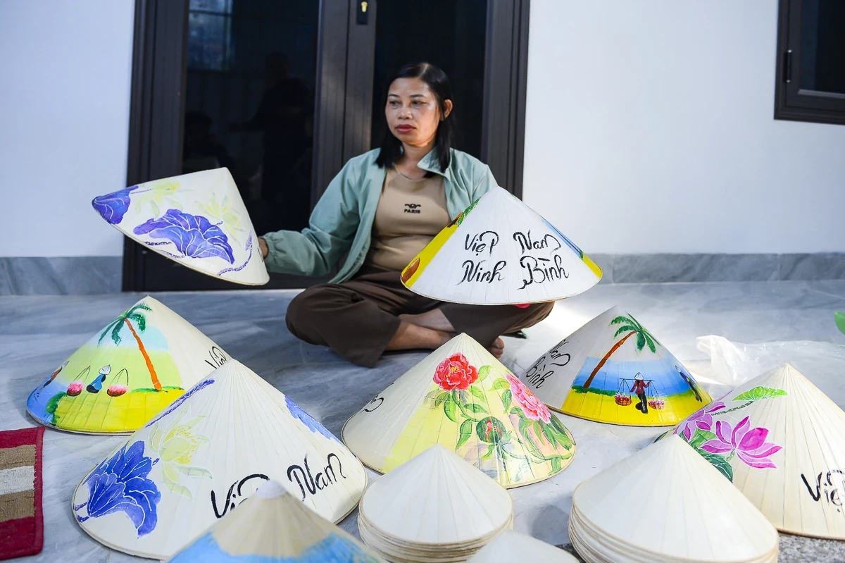 Nón lá Trường Văn: Giữ nghề để giữ sinh kế