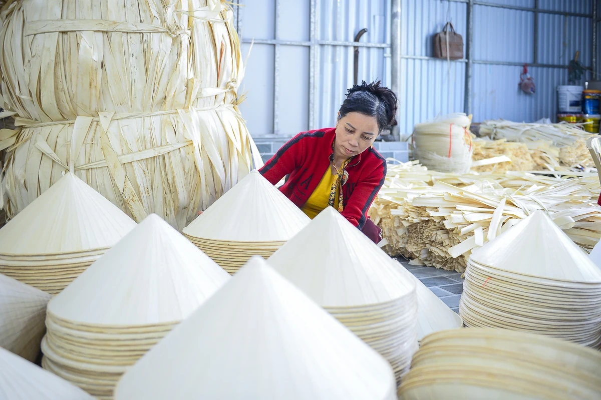 Nón lá Trường Văn: Giữ nghề để giữ sinh kế