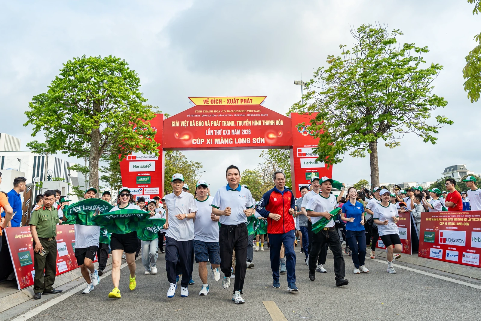 Những bước chạy “vì sức khỏe toàn dân – vì an ninh Tổ quốc” trên đường đua việt dã Báo và PTTH Thanh Hoá lần thứ XXX năm 2026