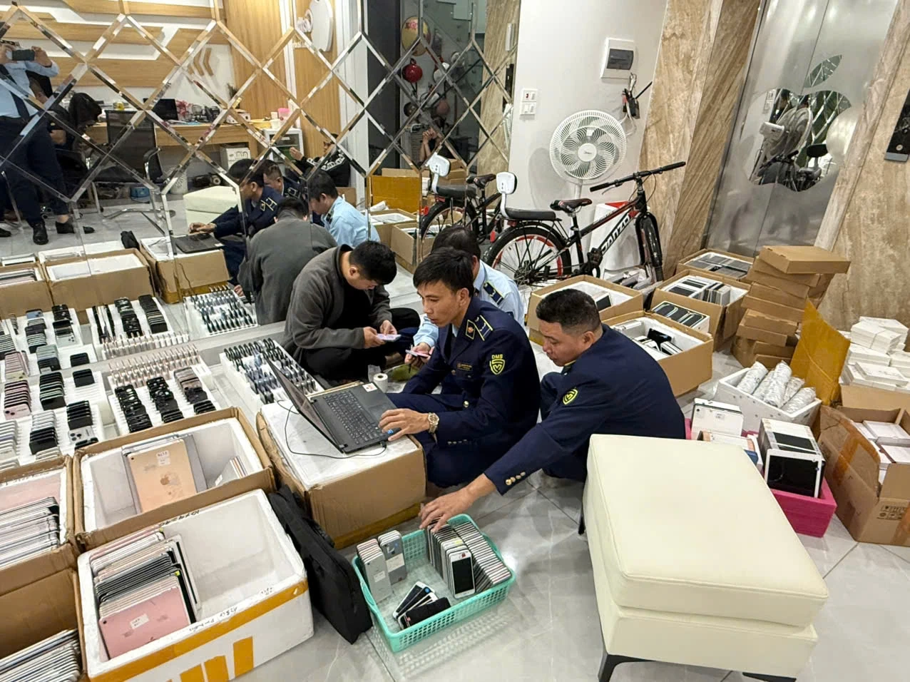 Xử lý 254 vụ vi phạm trong cao điểm chống buôn lậu, gian lận thương mại và hàng giả dịp Tết Bính Ngọ 2026