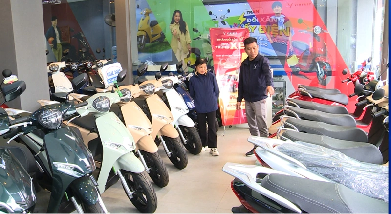 Thị trường xe mô tô sau Tết: Nguồn cung tăng, tiêu thụ giảm mạnh