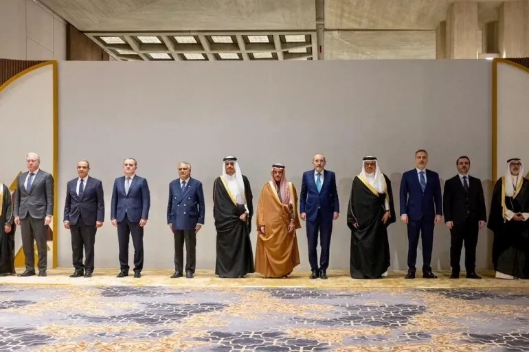 Iran đề xuất hòa giải, các nước láng giềng ra cảnh báo đanh thép