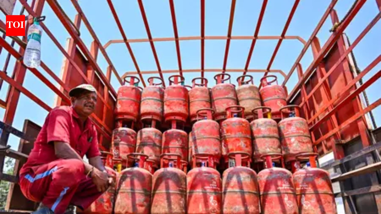 Ấn Độ cân nhắc tăng xuất khẩu nhiên liệu hỗ trợ các nước láng giềng giữa khủng hoảng năng lượng