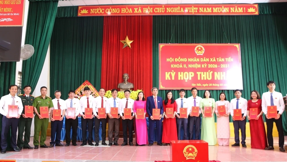 Kỳ họp thứ nhất HĐND xã Tân Tiến khoá II, nhiệm kỳ 2026 - 2031