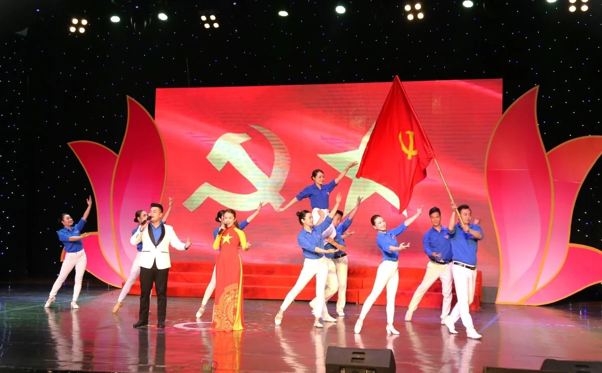 Đoàn Thanh niên UBND tỉnh kỷ niệm 95 năm Ngày thành lập Đoàn và tuyên dương gương mặt trẻ xuất sắc tiêu biểu