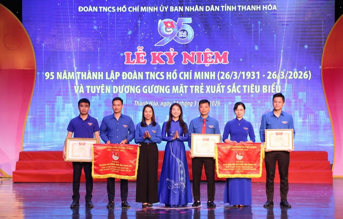 Đoàn Thanh niên UBND tỉnh kỷ niệm 95 năm Ngày thành lập Đoàn và tuyên dương gương mặt trẻ xuất sắc tiêu biểu