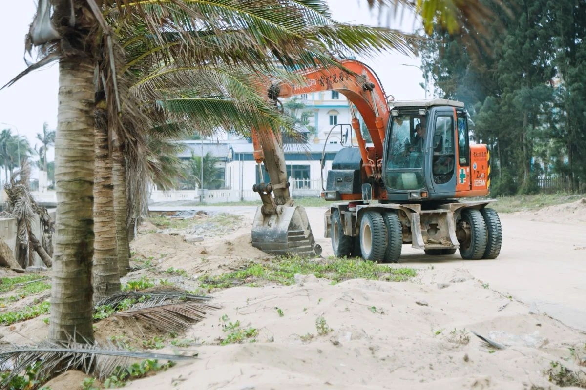 Khẩn trương khắc phục sạt lở kè ven biển Hải Tiến, sẵn sàng cho mùa du lịch 2026