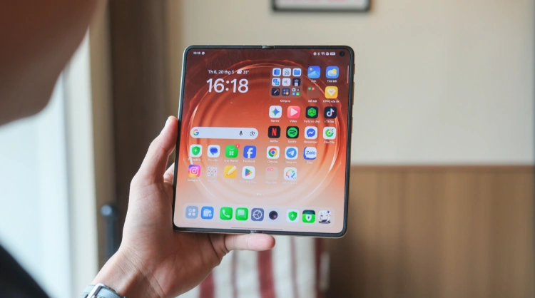Trên tay OPPO Find N6: Điện thoại gập đắt nhất Việt Nam với nếp gấp tàng hình và bút AI Pen
