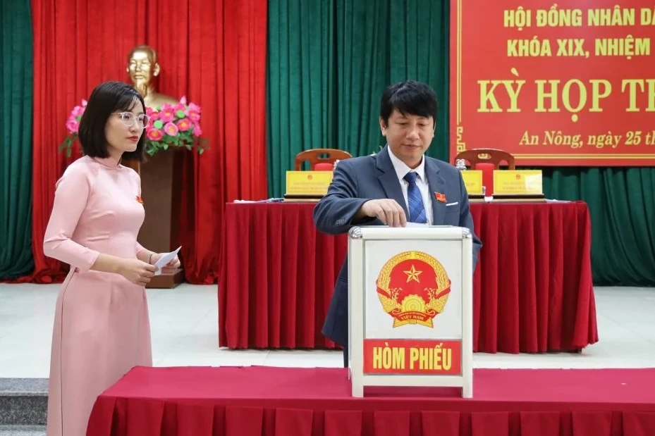 Kỳ họp thứ nhất HĐND xã An Nông khóa XIX