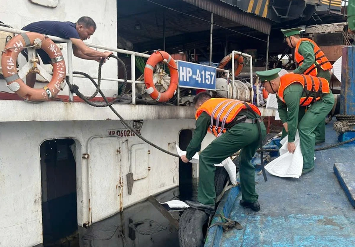 Kịp thời xử lý sự cố chìm tàu tại Cảng Quốc tế Long Sơn