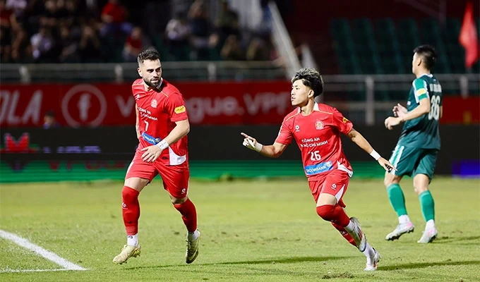 Công an Hà Nội xây chắc ngôi đầu V.League; Arsenal lỡ hẹn với chức vô địch Carabao Cup