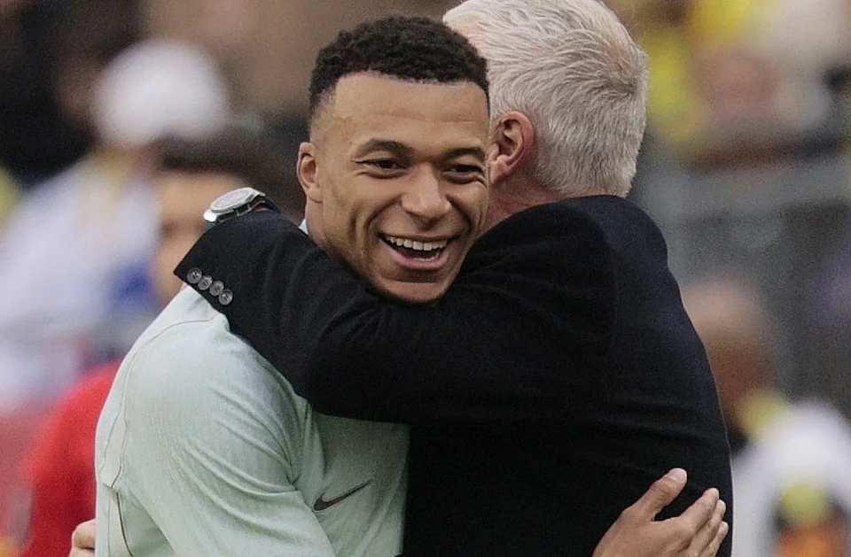 Tân binh Hoàng Hên gây sốt với màn trả lời phỏng vấn bằng tiếng Việt; Tuyển Pháp hạ gục Brazil