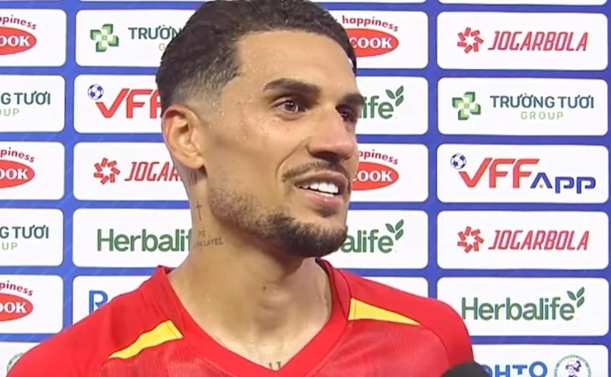 Tân binh Hoàng Hên gây sốt với màn trả lời phỏng vấn bằng tiếng Việt; Tuyển Pháp hạ gục Brazil