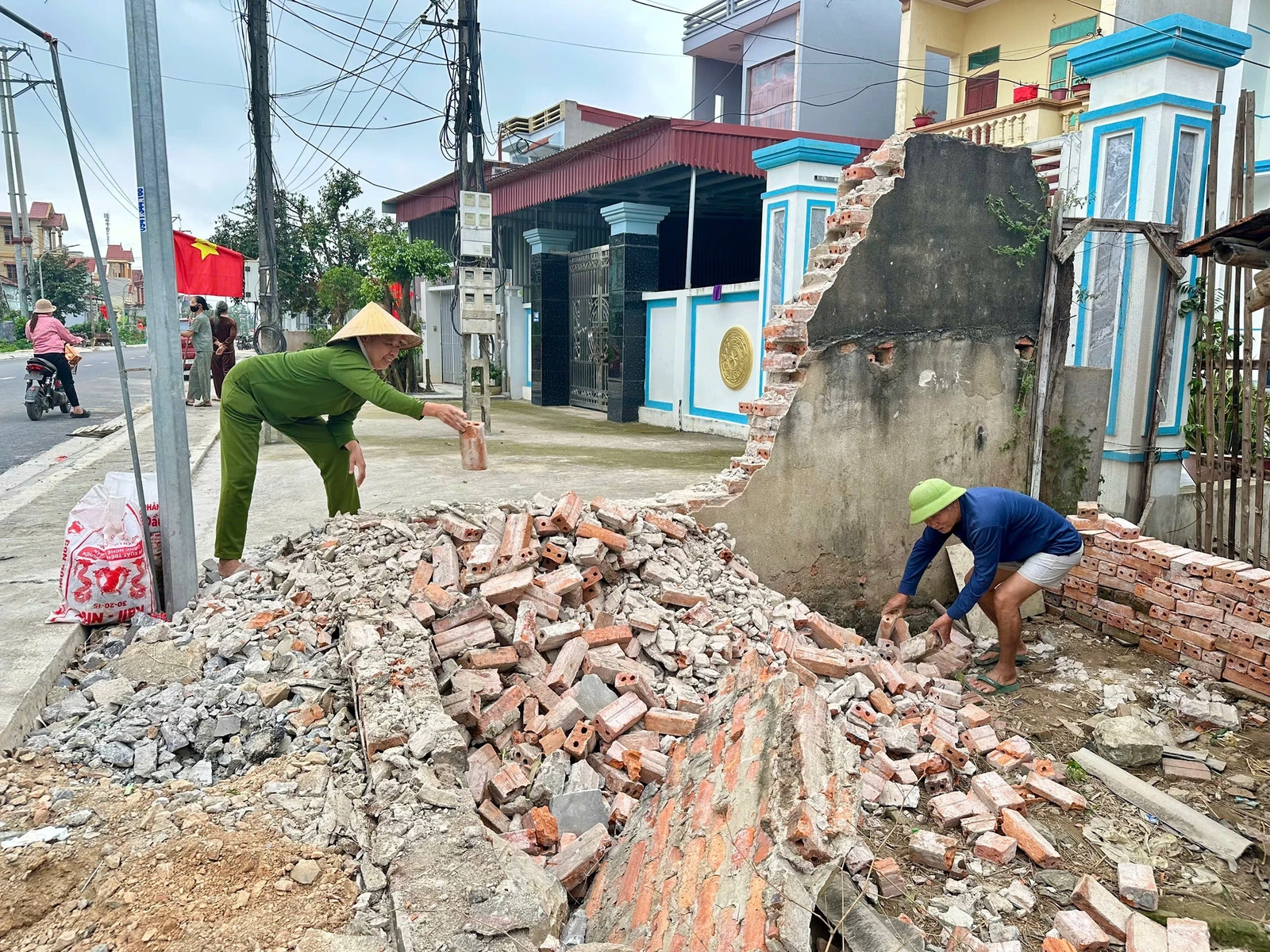 Xã Thiệu Quang ra quân triển khai mở rộng hành lang giao thông