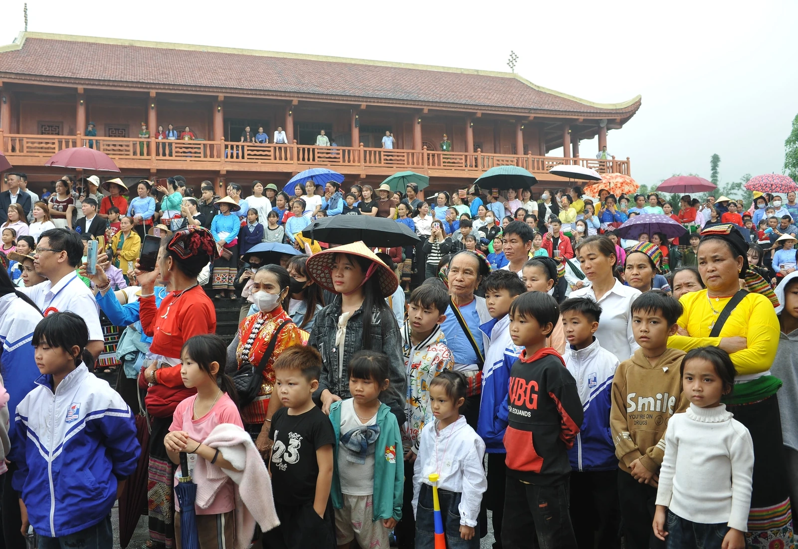 Đền Chín Gian rộn ràng ngày hội Dâng trâu tế trời năm 2026