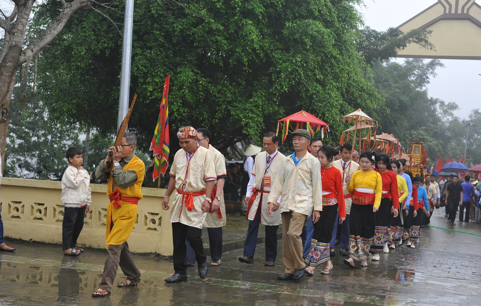 Đền Chín Gian rộn ràng ngày hội Dâng trâu tế trời năm 2026