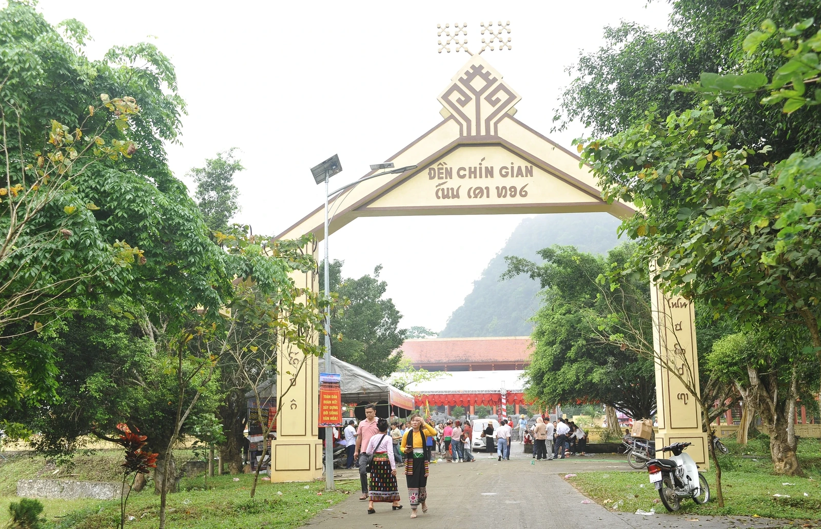 Đền Chín Gian rộn ràng ngày hội Dâng trâu tế trời năm 2026