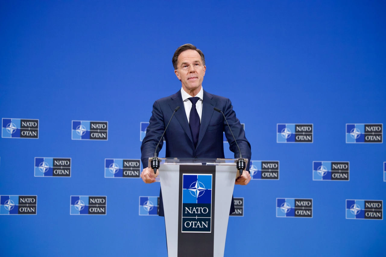 Chi tiêu quốc phòng NATO tăng gần 20%