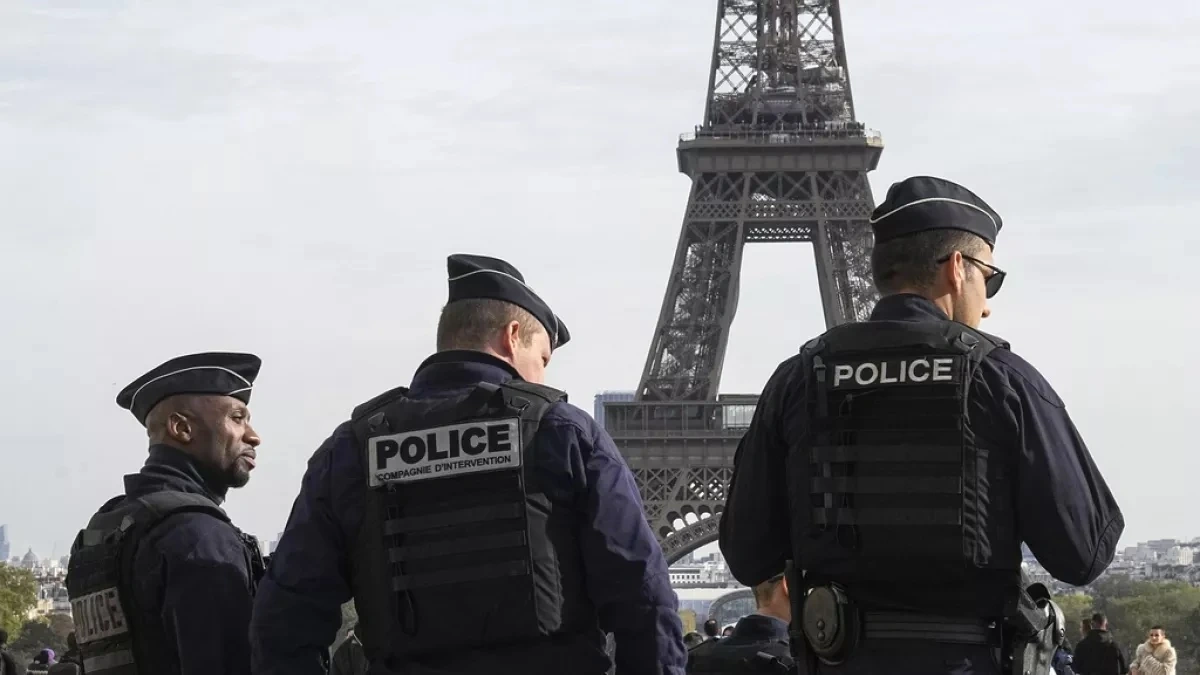 Pháp ngăn chặn âm mưu đánh bom tại Paris, mở điều tra chống khủng bố