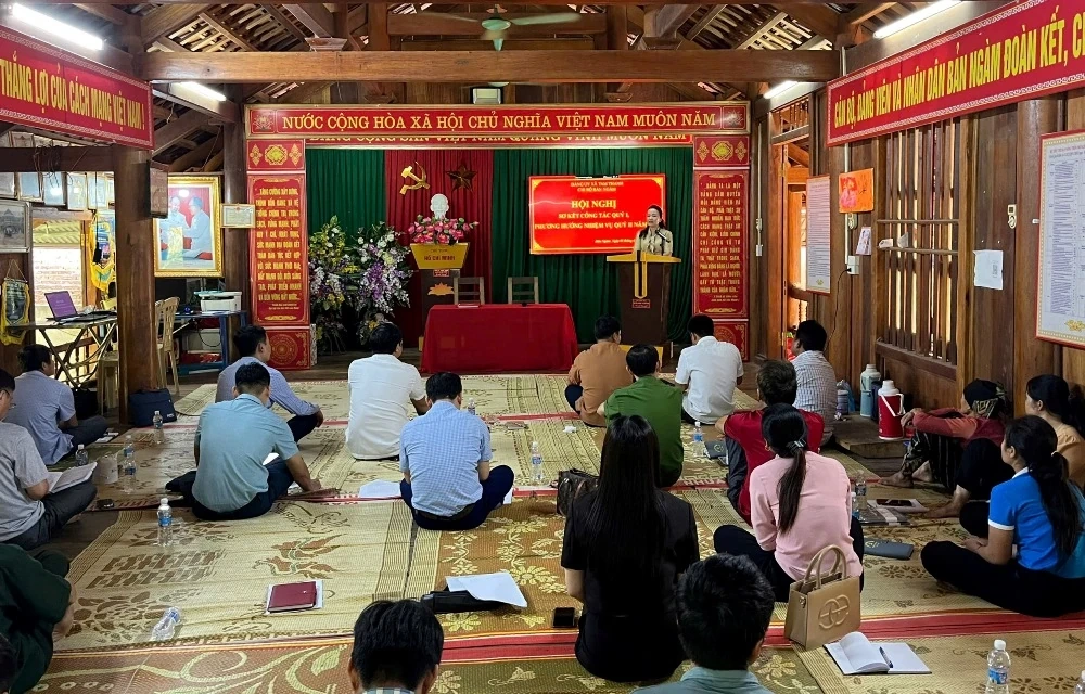 Chủ tịch Hội LHPN tỉnh dự sinh hoạt Chi bộ bản Ngàm, xã Tam Thanh