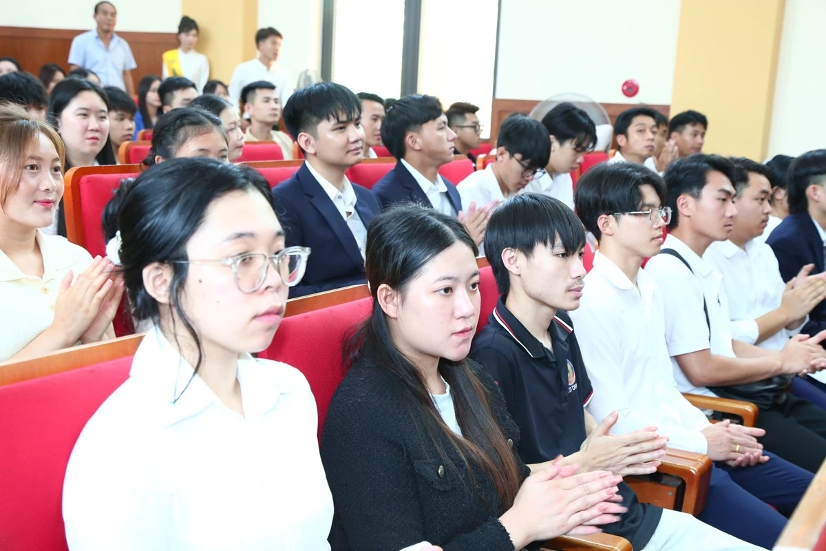 Gặp mặt lưu học sinh Lào nhân dịp Tết cổ truyền Bunpimay năm 2026