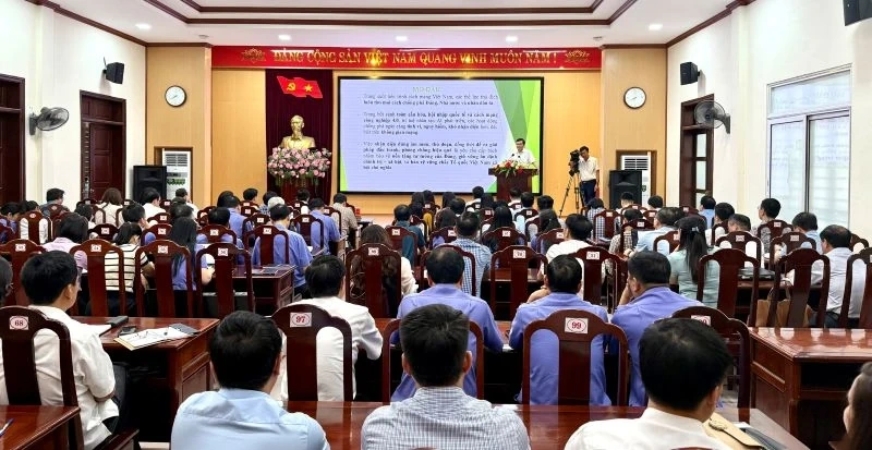 Nâng cao kỹ năng nhận diện, đấu tranh, phản bác các quan điểm sai trái, thù địch trên không gian mạng