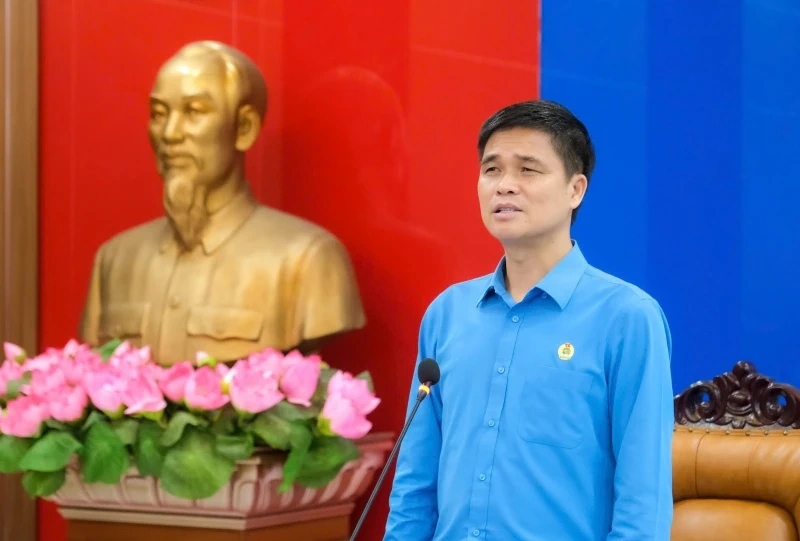 Nâng cao nhận thức chính trị và hiểu biết pháp luật cho công nhân