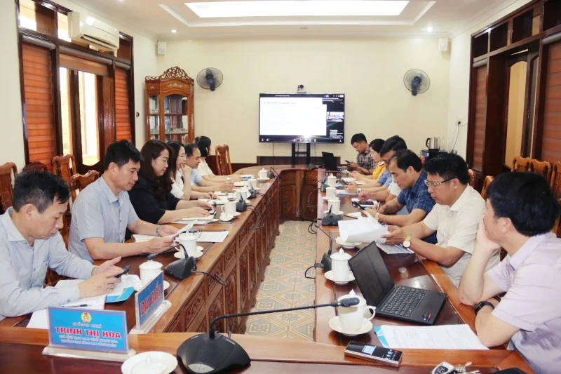 Nâng cao nhận thức chính trị và hiểu biết pháp luật cho công nhân