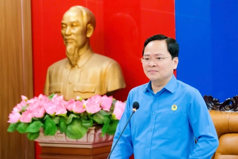 Nâng cao nhận thức chính trị và hiểu biết pháp luật cho công nhân