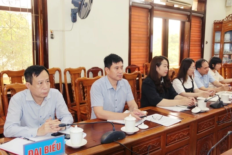 Nâng cao nhận thức chính trị và hiểu biết pháp luật cho công nhân