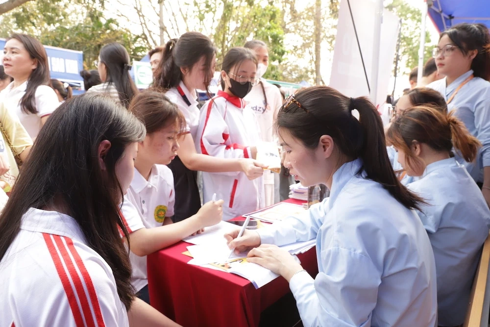 Trường CĐ Y tế Thanh Hóa tổ chức Ngày hội hướng nghiệp, tư vấn, giới thiệu việc làm năm 2026