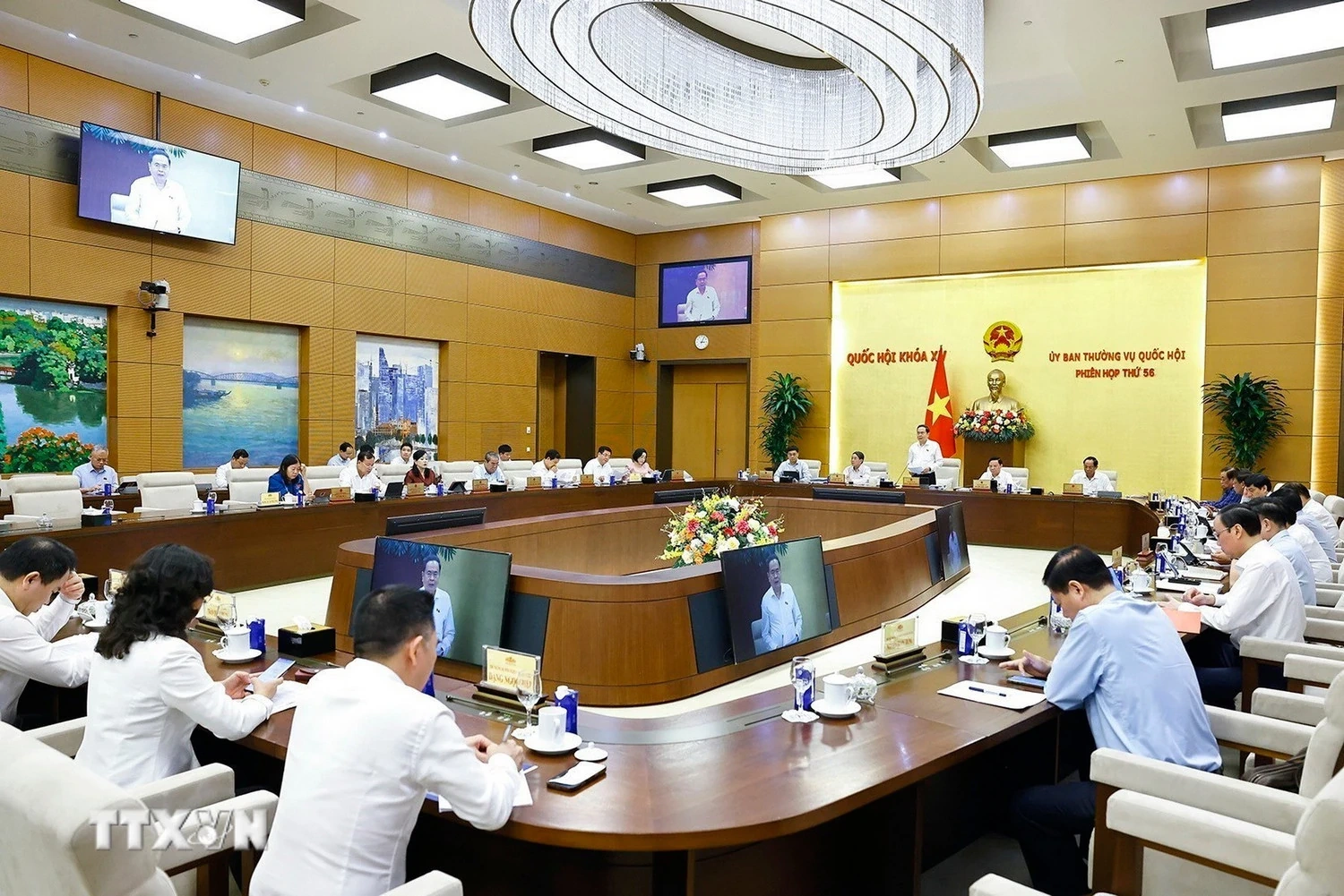 Phiên họp 56 của Ủy ban Thường vụ Quốc hội: Cập nhật kịch bản điều hành vĩ mô