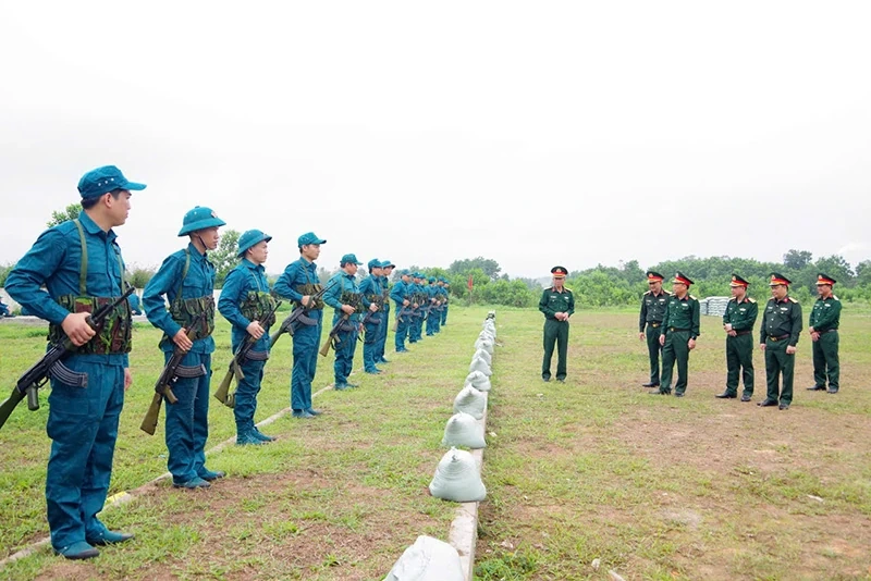 Những chiến sĩ “Sao vuông” trên thao trường huấn luyện