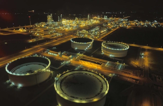 Nỗ lực bảo đảm nguồn cung xăng dầu, cung ứng đủ điện