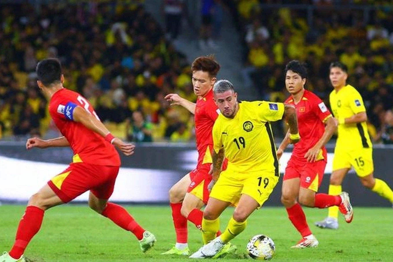 Truyền thông Malaysia “hiến kế” phá lưới tuyển Việt Nam tại Thiên Trường; Iran cấm các đội thể thao thi đấu tại quốc gia “thù địch”