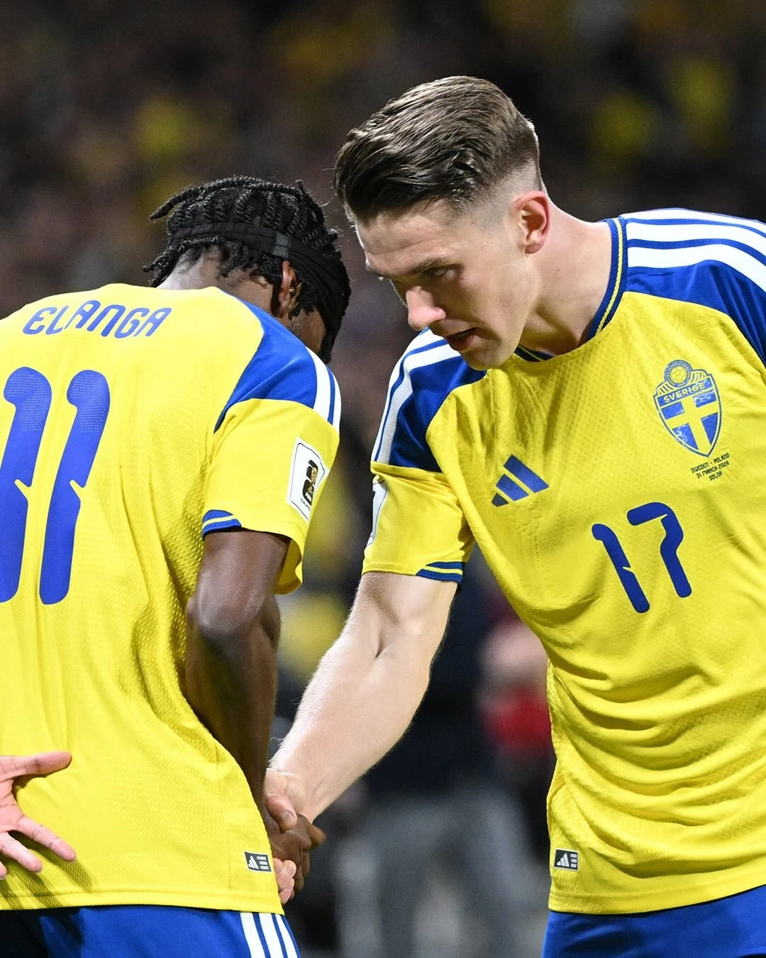 Tuyển Việt Nam trở lại Top 100 FIFA; FIFA thử nghiệm luật việt vị mới của Arsene Wenger