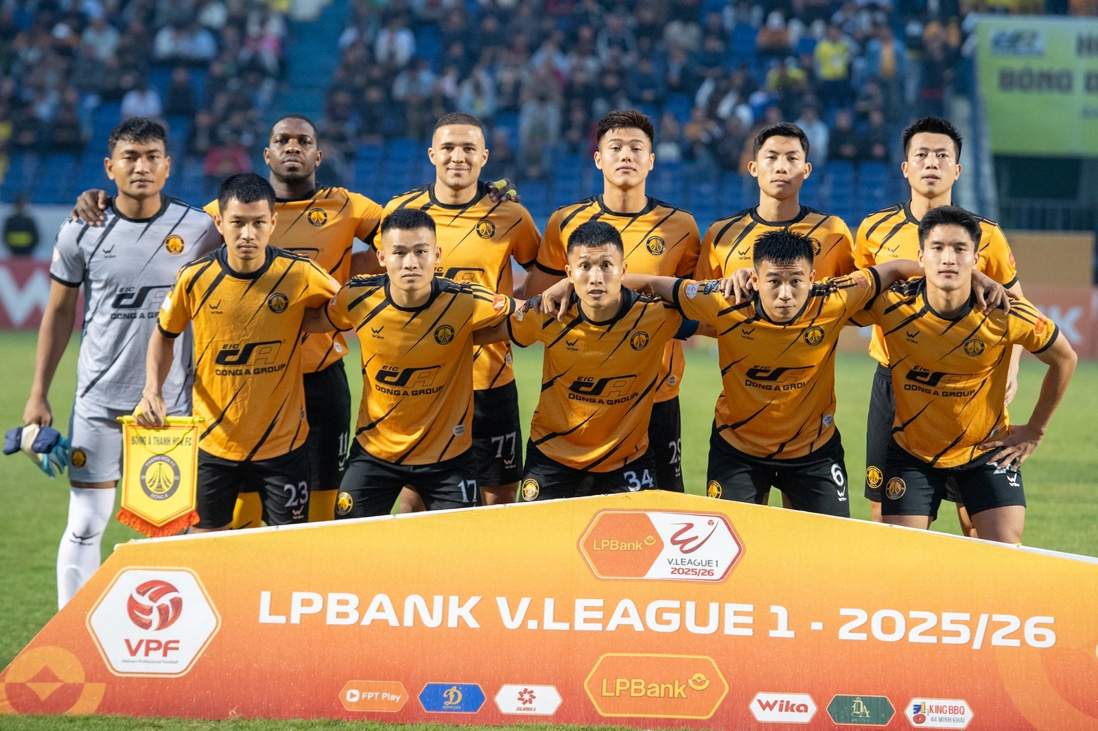 Thanh Hoá và hai đội khác chính thức hết cơ hội đăng quang V.League 2025/2026; Man City vùi dập Liverpool ở tứ kết FA Cup