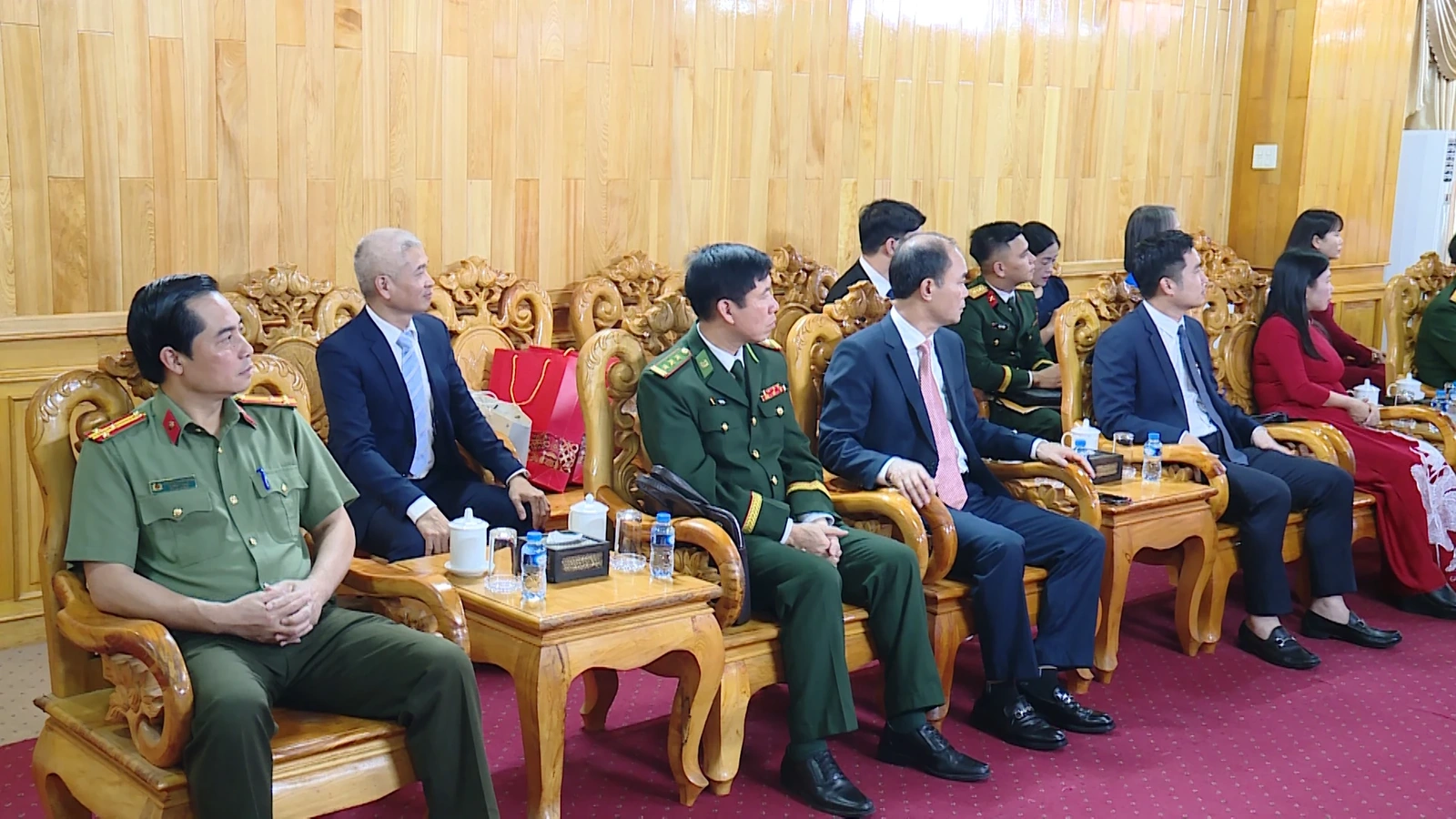 Chủ tịch UBND tỉnh Thanh Hóa chúc Tết cổ truyền Bunpimay tại tỉnh Hủa Phăn (Lào)