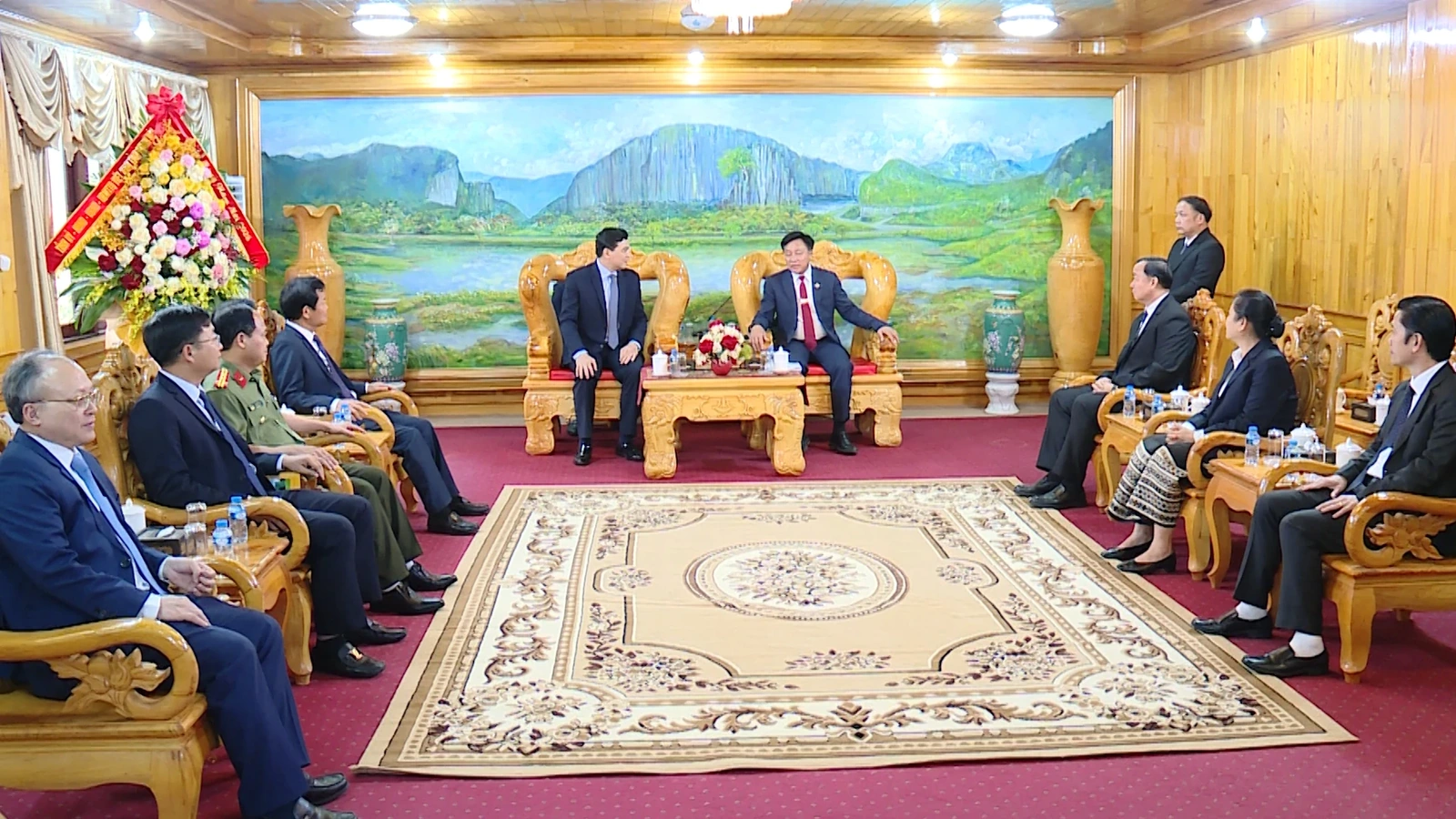 Chủ tịch UBND tỉnh Thanh Hóa chúc Tết cổ truyền Bunpimay tại tỉnh Hủa Phăn (Lào)