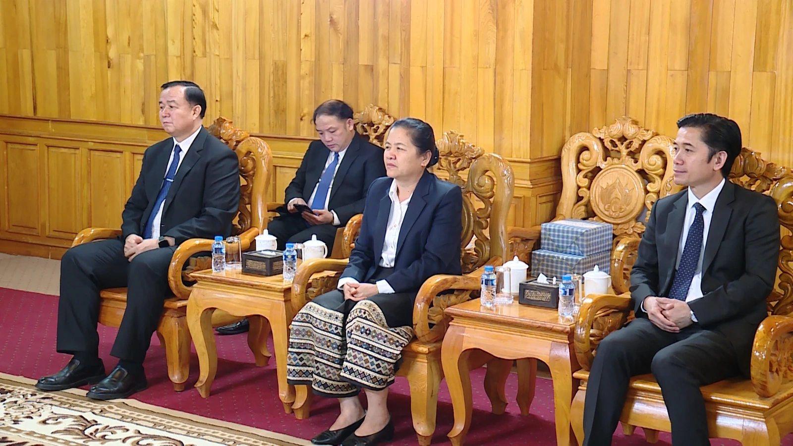 Chủ tịch UBND tỉnh Thanh Hóa chúc Tết cổ truyền Bunpimay tại tỉnh Hủa Phăn (Lào)