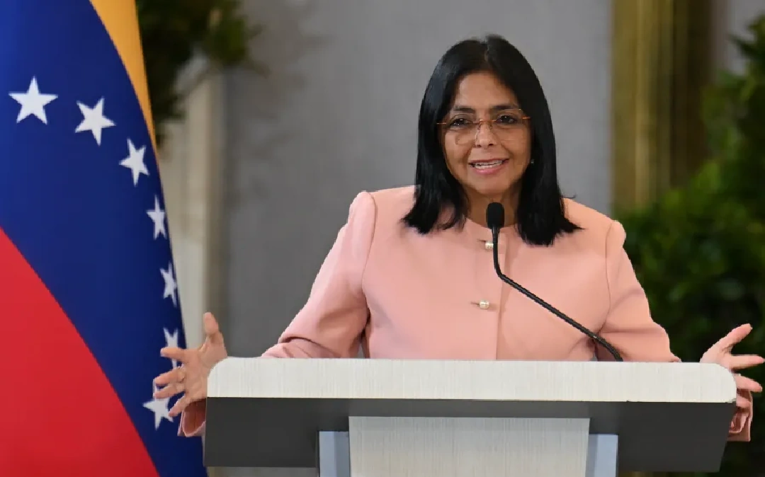 Mỹ dỡ bỏ trừng phạt Tổng thống lâm thời Venezuela