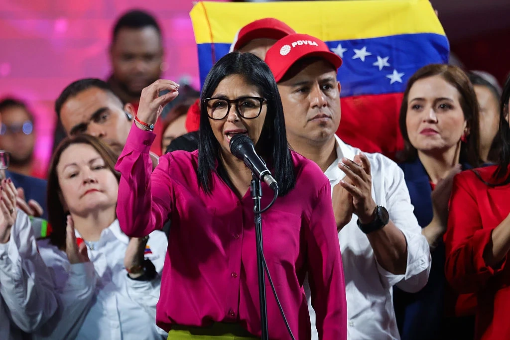 Mỹ dỡ bỏ trừng phạt Tổng thống lâm thời Venezuela