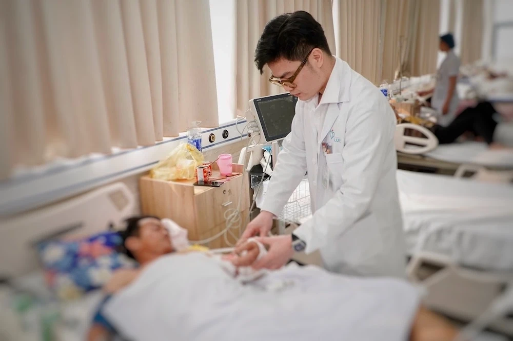 Nối thành công cánh tay gần đứt lìa cho bệnh nhân tai nạn lao động