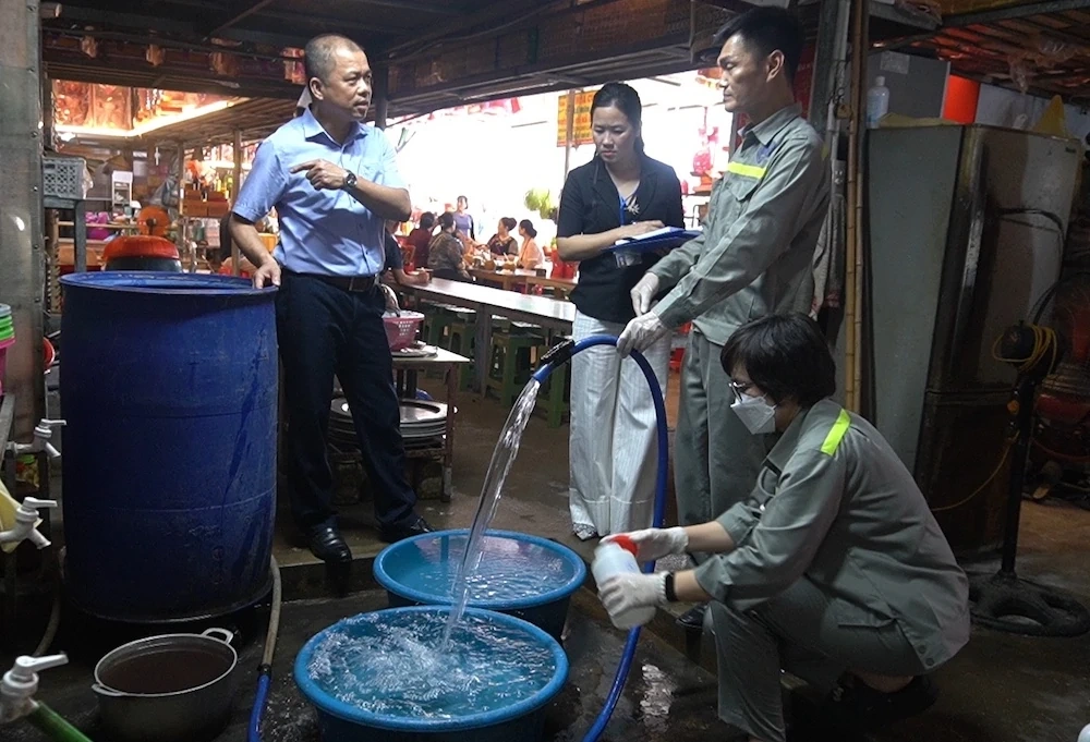 Đoàn công tác liên ngành điều tra, đánh giá chất lượng nước sinh hoạt tại phường Quang Trung