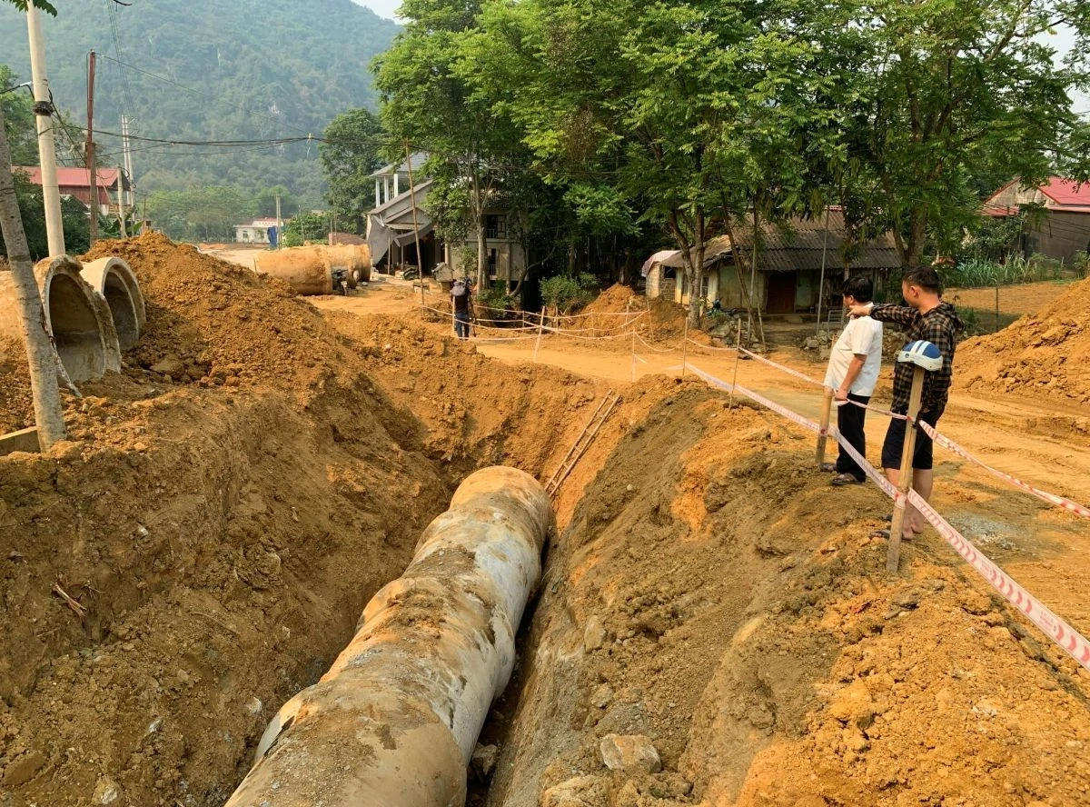 Thi công công trình, nhiều diện tích lúa đứng trước nguy cơ khô hạn