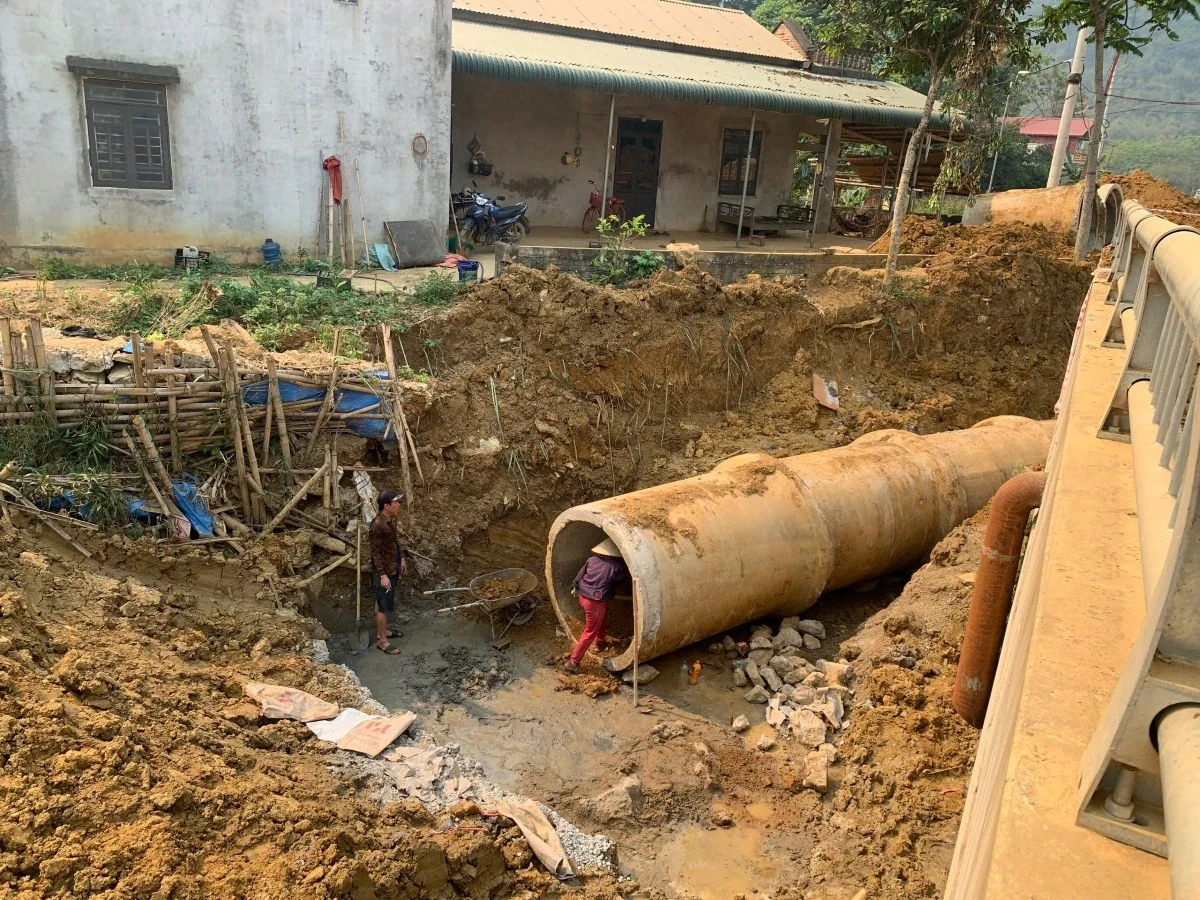 Thi công công trình, nhiều diện tích lúa đứng trước nguy cơ khô hạn