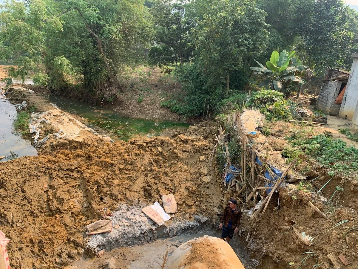 Thi công công trình, nhiều diện tích lúa đứng trước nguy cơ khô hạn