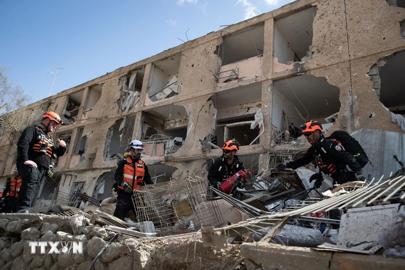 Nhiều nước điều chỉnh biện pháp bảo vệ dân sự trước nguy cơ xung đột