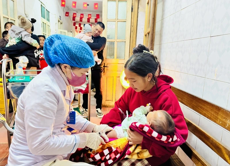 Từ Nghị quyết đến thực tiễn: Hành trình vì sức khỏe Nhân dân (Bài 2): Củng cố y tế cơ sở - “lá chắn” đầu tiên bảo vệ sức khỏe Nhân dân