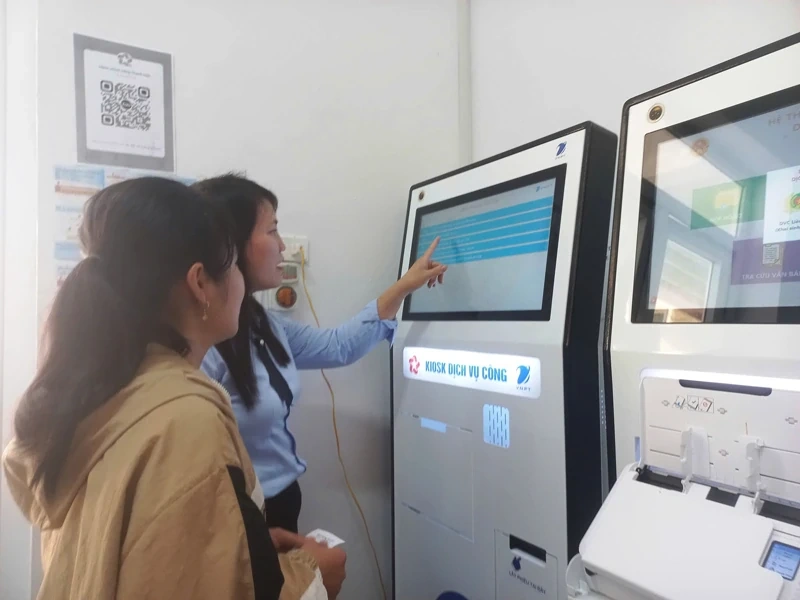 Hỗ trợ người dân thực hiện thủ tục hành chính về đất đai